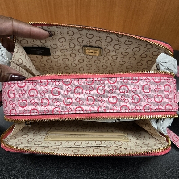 NEW Guess Camera Crossbody Handbag - Picture 5 of 5